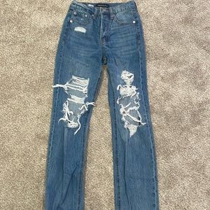 Aeropostale 90’s baggy ripped jeans.